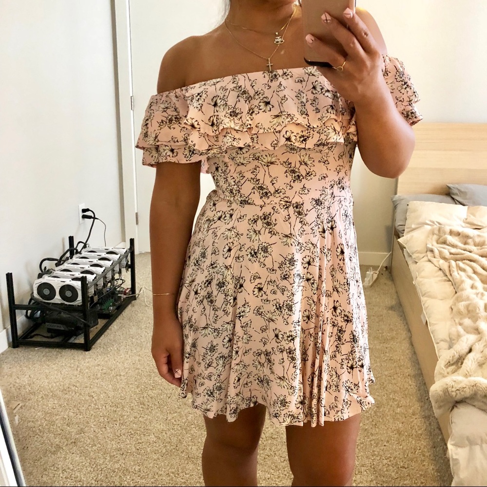 NWOT soft pink off the shoulder floral dress - Picture 4 of 8